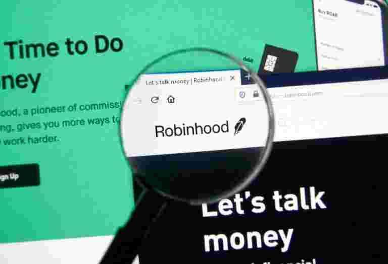 即使作为IPO的公司档案，Robinhood ios App Store排名在100以下1以下”