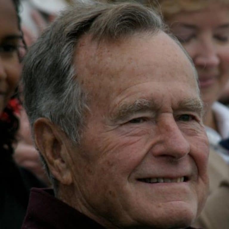 前美国总统乔治HW布什死了”