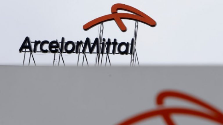 ArcelorMittal购买价值8900万美元的股票