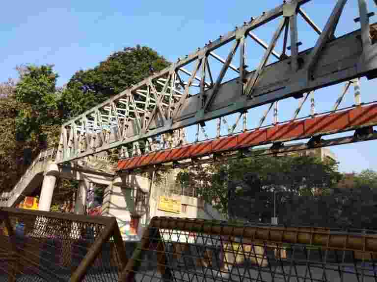 孟买桥倒塌：这是欧林石路踩踏的回顾”
