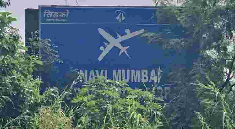 天空Navi Mumbai机场离开项目受影响的背后
