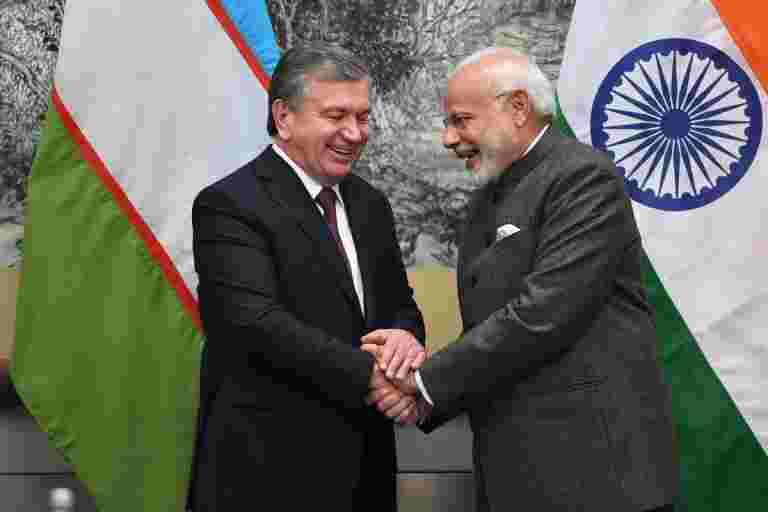 印度，乌兹别克斯坦审查实施促进联系的举措”