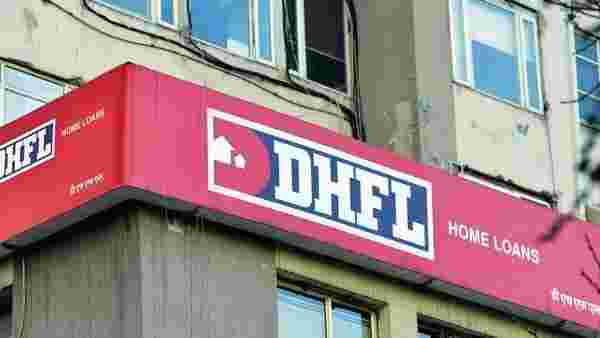DHFL出价：Piramal，Oaktree，肮脏的威胁争夺Adani提案”